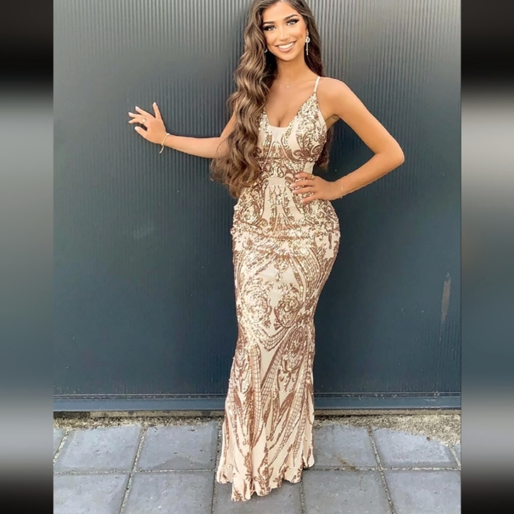Fashion Nova Champaign Sequin Evening Prom Homecoming Maxi Dress size XS Deep v